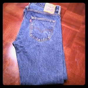 501 button fly Levis